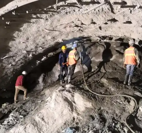 陇南拱顶带模注浆料的施工流程及注意事项